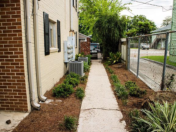 5th image of 955 Violet St #2