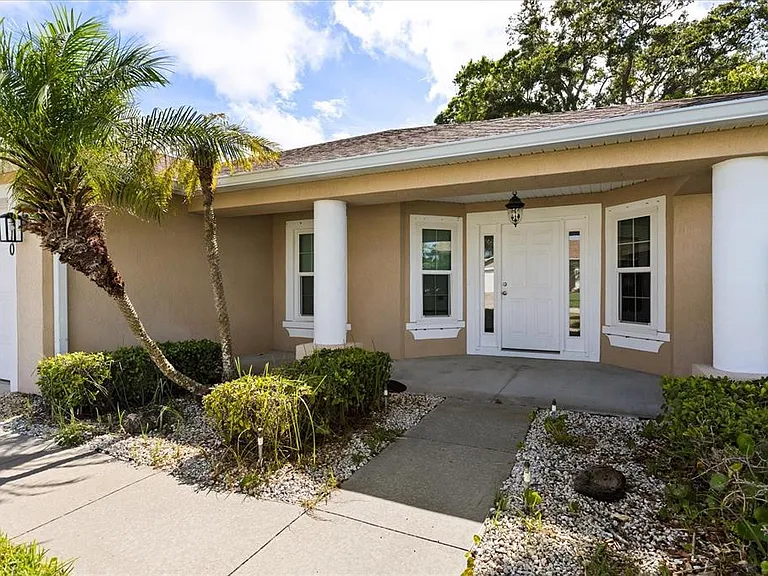 410 Central Mariners Dr — Photo 3