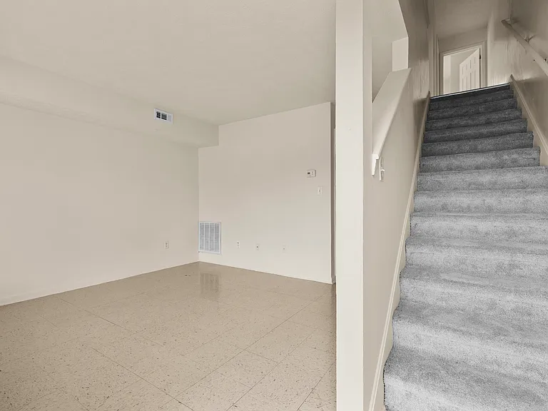 10403 Hillpark Dr — Photo 10
