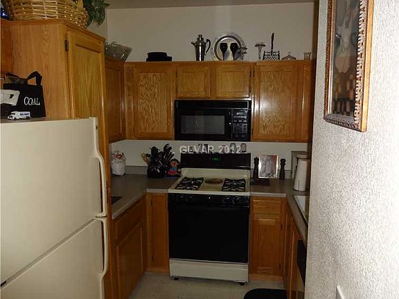 3rd image of 1325 Dusty Creek St