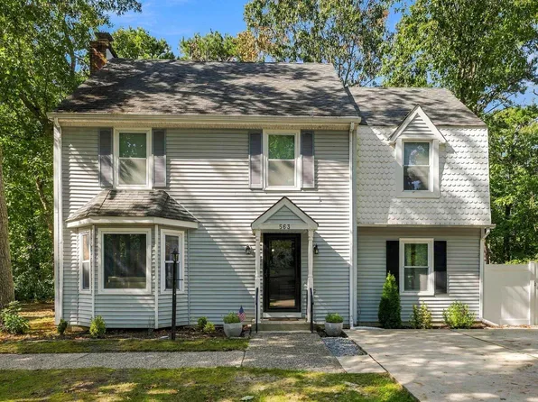 563 Constitution Dr, Galloway, NJ 08205
