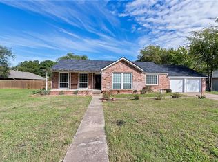 404 E Bois D Arc St, Leonard, TX 75452