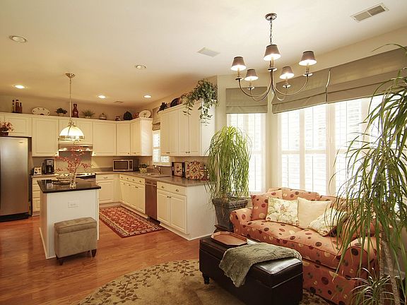 Beautiful Eat In Kitchen