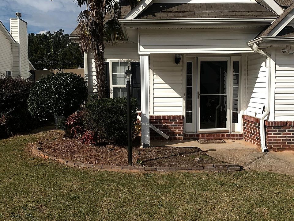 1st image of 135 Courtyard Dr