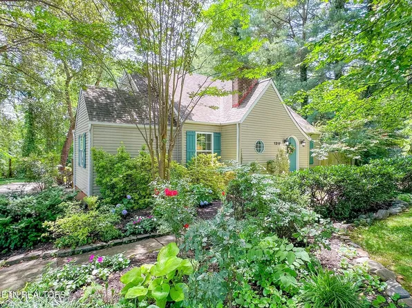 1316 Fair Dr, Knoxville, TN 37918
