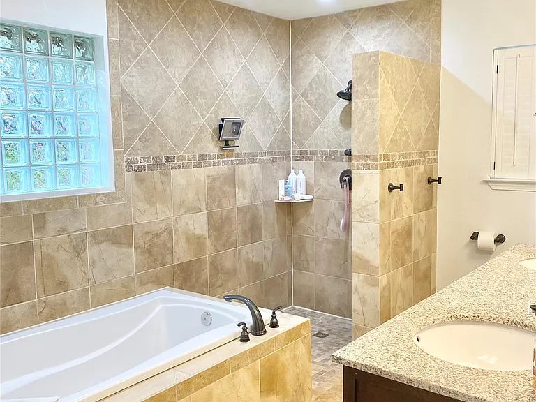 729 Camelot Ln — Photo 16