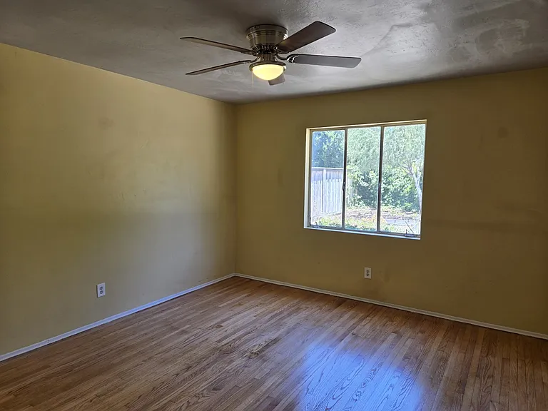 4971 Cresita Dr — Photo 19