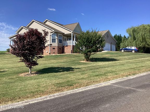 3rd image of 204 Terry Ln
