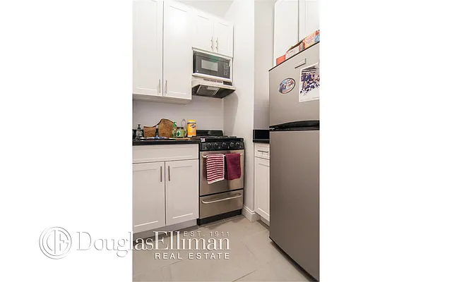 Rented by Douglas Elliman | media 17