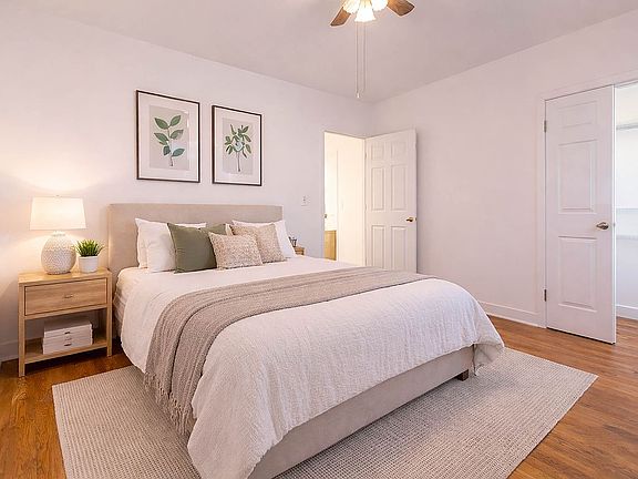 3rd image of 320 42nd St