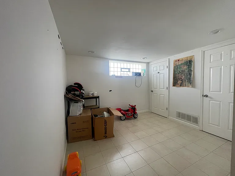 2820 Guilford St — Photo 10