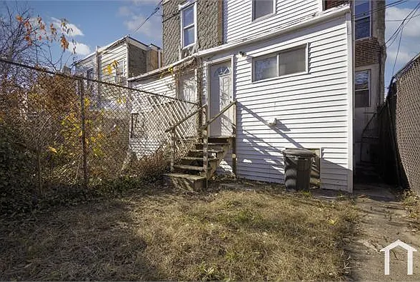 137 N Hobart St — Photo 17