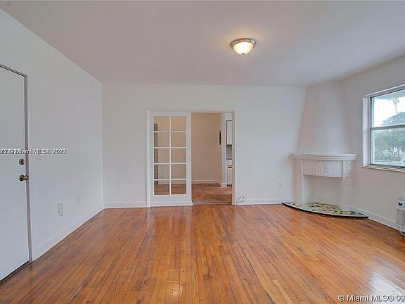 3rd image of 900 Jefferson Ave APT 12