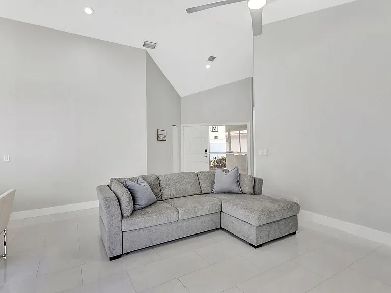 7 Wyndham Ln — Photo 10