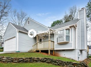 637 Woodcrest Manor Dr, Stone Mountain, GA 30083