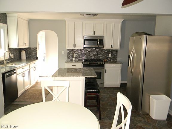 4th image of 221 Reno Dr