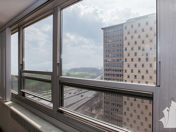 2nd image of 3950 N Lake Shore Dr #16th