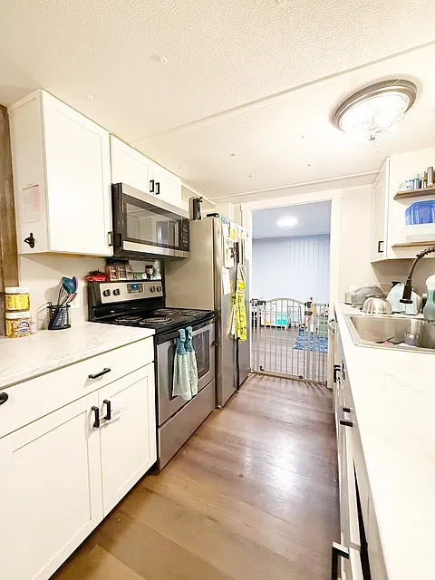 2110 Kent Avenue West - 1 — Photo 4