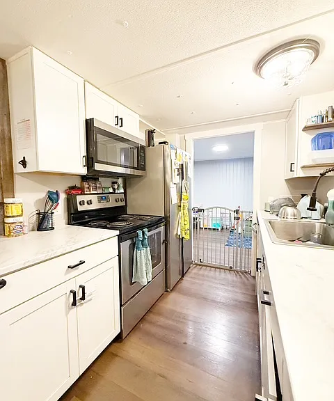 2110 Kent Ave W — Photo 4