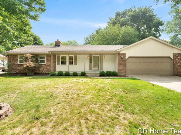 4542 Terry Dr SE, Kentwood, MI 49512