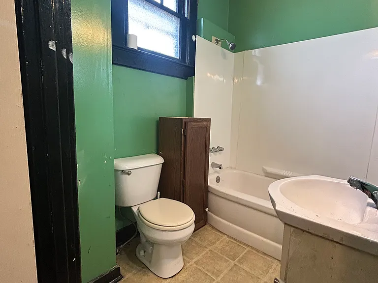 1110 E Oak St — Photo 6