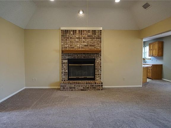 4th image of 5074 Robertson Dr