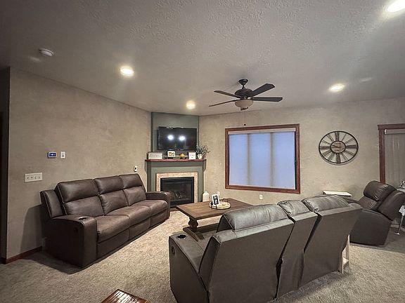 3rd image of 701 11th St SE