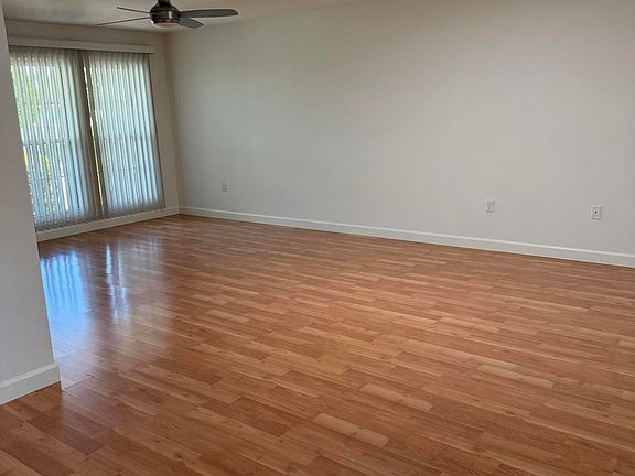 4th image of 10833 W Santa Fe Dr