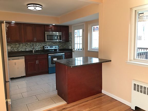 3rd image of 287 N Wyoming Ave
