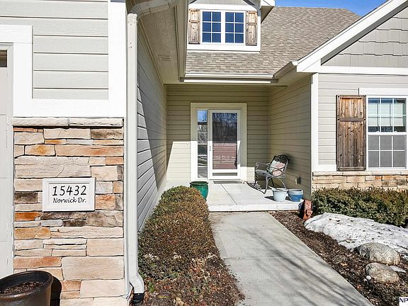 3rd image of 15432 Norwick Dr