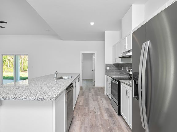 3rd image of 424 NW 4th Ter