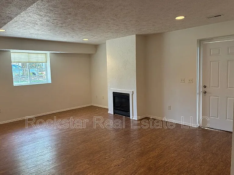 823 E Bismark Ave — Photo 2
