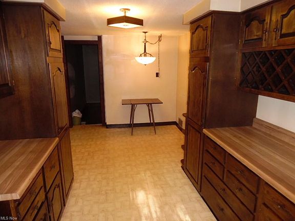 5th image of 216 Walnut Dr