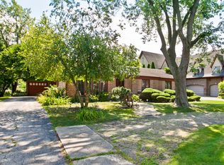 2419 Woodlawn Rd, Northbrook, IL 60062