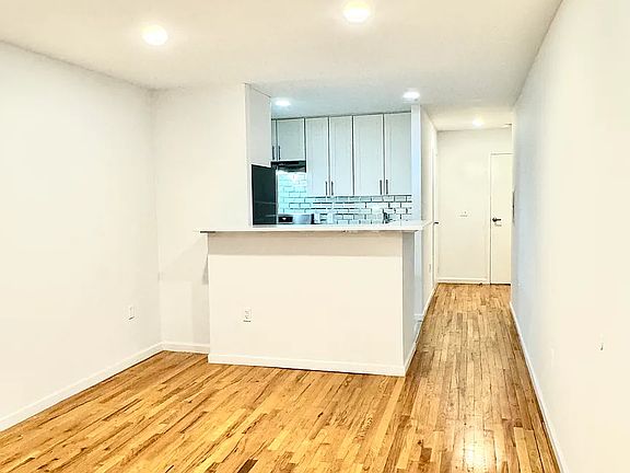 2nd image of 46 E 126th St