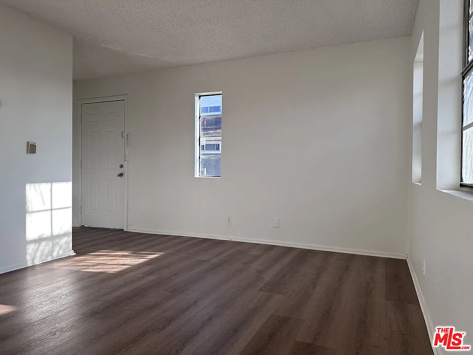1 bed, 1.0 bath, 550 sqft, $1,800 — Photo 4