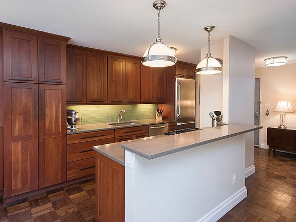 3rd image of 315 W 70th St APT 6A
