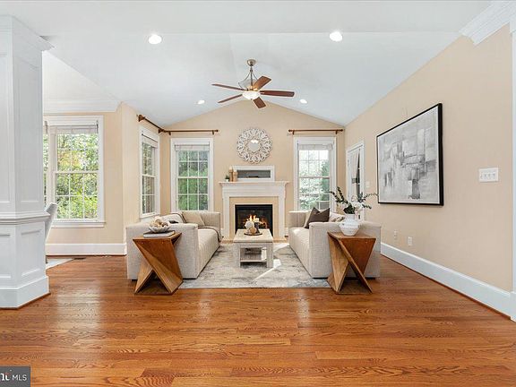 3rd image of 3003 Beechwood Ln