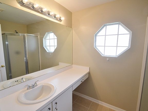 5th image of 1009 Mayfair Pl