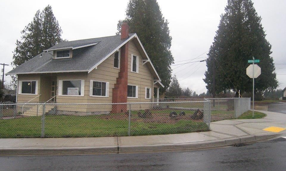 1st image of 225 2nd Ave NE