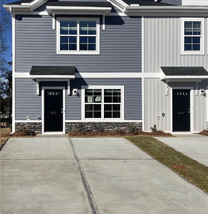 1st image of 400 Speyside Ln