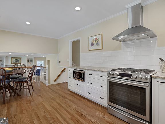 3rd image of 1564 Vernon Way Ct