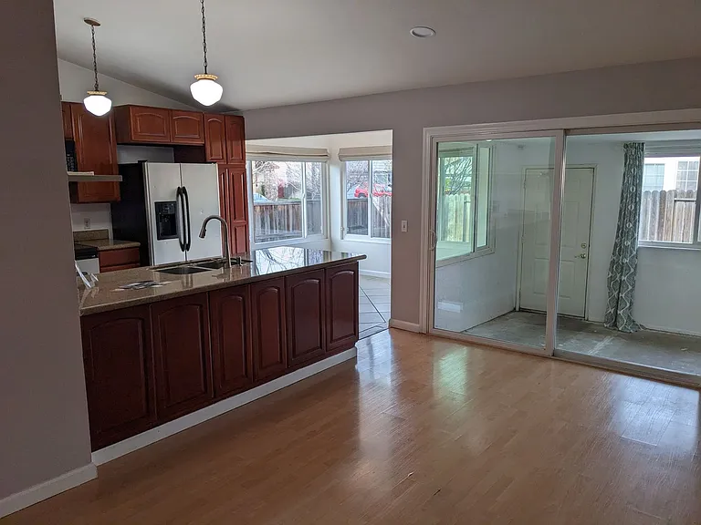 908 Labrador Way — Photo 6