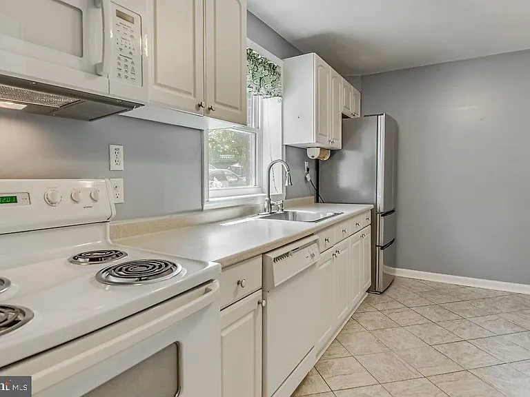 260 Burgess Ave — Photo 6