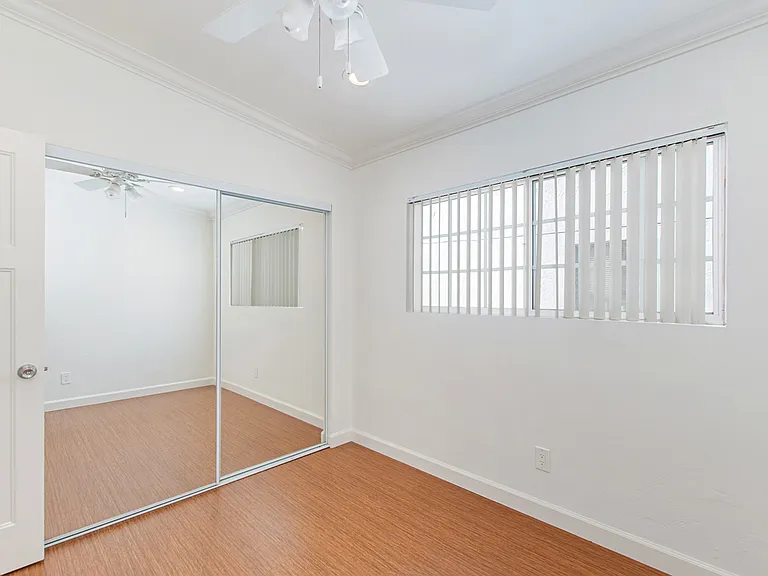 2BD/1BA Upstairs Apartment right by Sail Bay! w/ Parking AND Laundry! Only $2,995/mo — Photo 7