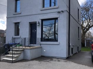 899 Lakeshore Rd E, Mississauga, ON L5E1E2