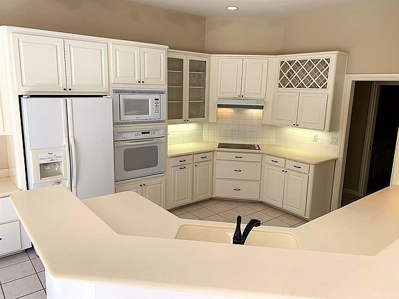 4th image of 1407 NE Independence Ave