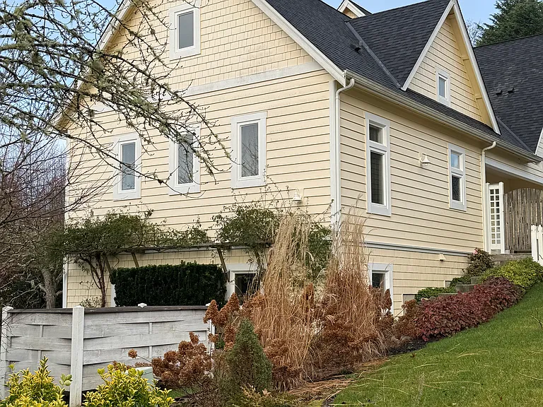 825 Village Cir NW — Photo 2