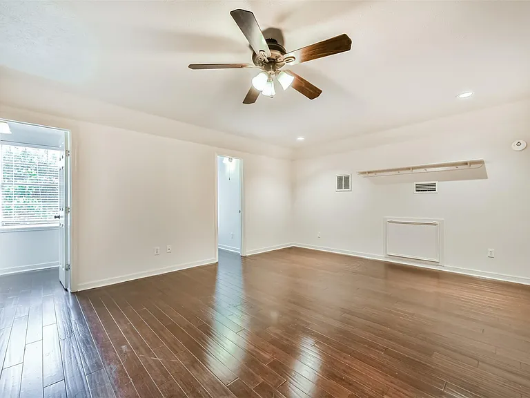 2111 Riverside Dr — Photo 24