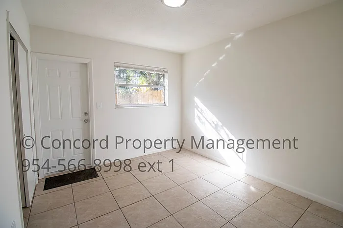 835 SW 4th St #3 — Photo 9